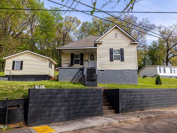 2nd image of 2322 Stonewall St