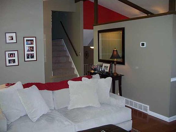 3rd image of 3104 Carriage Hill Dr