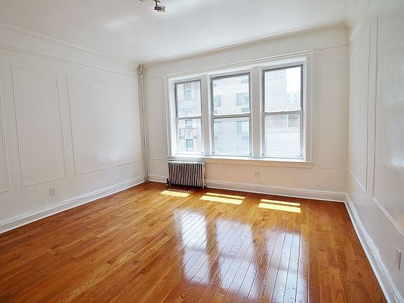 5th image of 213 E 29th St APT 5