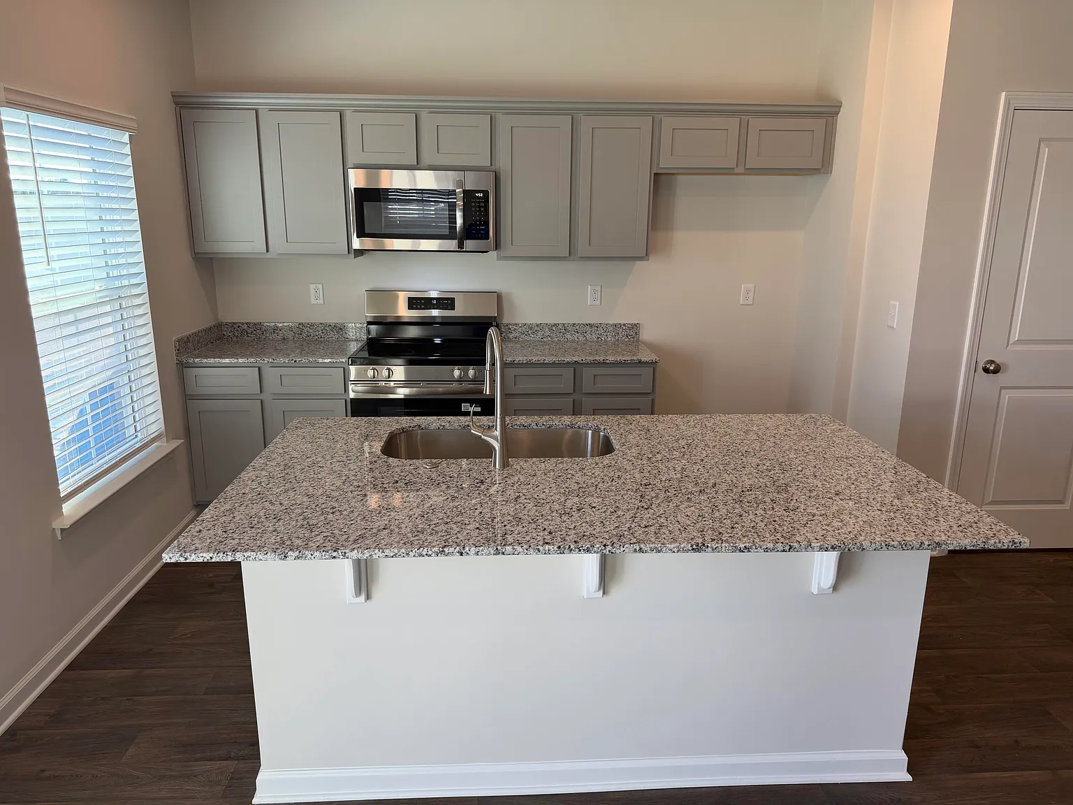 3 bed, 2.5 bath, 1454 sqft, $1,850 — Photo 4