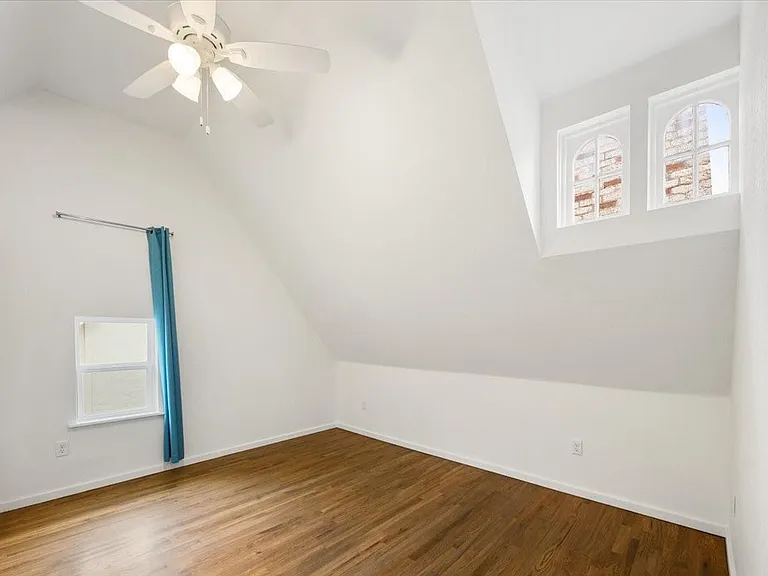 2118 Stanley Ave — Photo 21