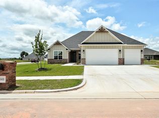 10400 SW 49th St, Mustang, OK 73064