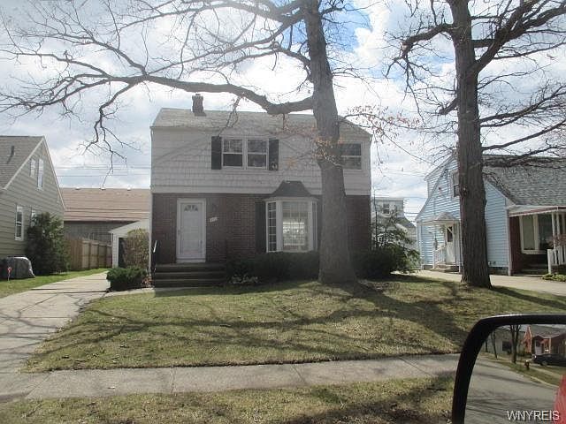 1st image of 111 Gardenwood Ln