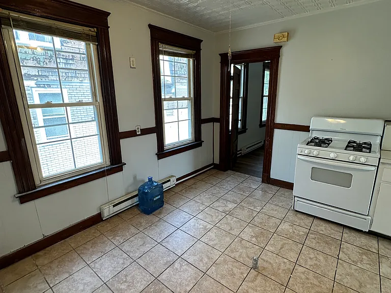 37 Howard St #3 — Photo 4