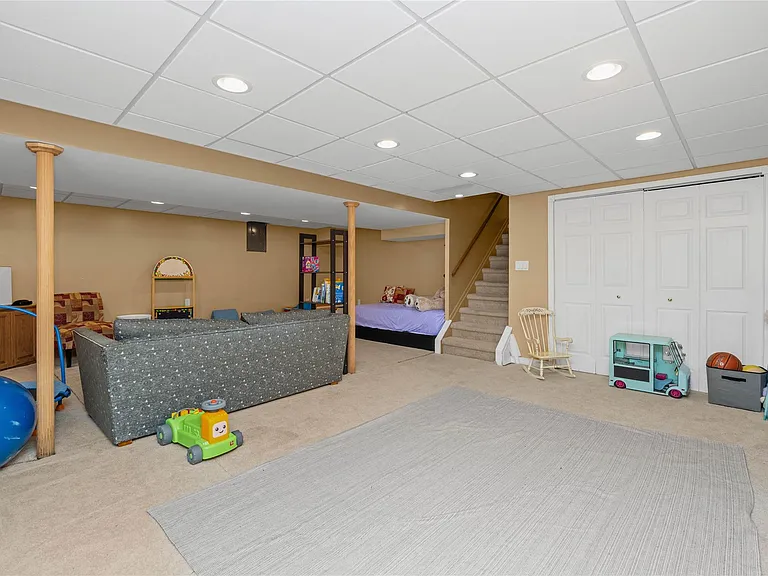 16610 Old Bedford Rd — Photo 41