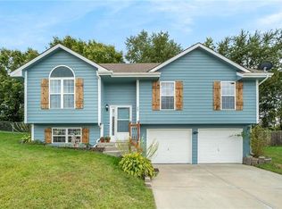 805 Sunflower St, Smithville, MO 64089