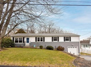 9 Levesque St, Warwick, RI 02886