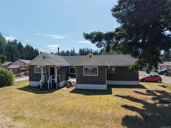 46 Pinder Ave, Mount Waddington, BC V0N 3P0