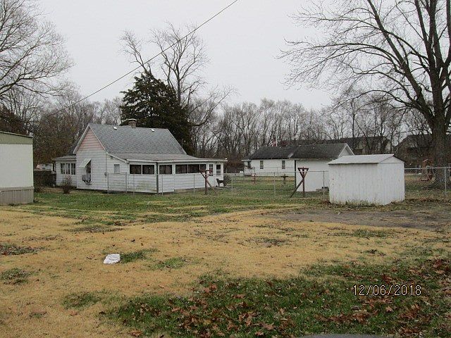 2nd image of 2715 Dillman St