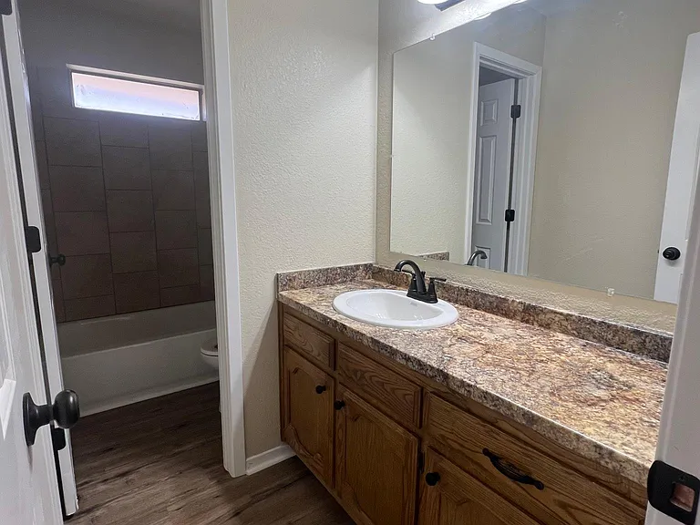 1653 Parkview Dr — Photo 20