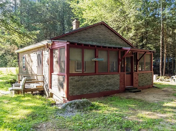 4 Spruce Ave, Ashburnham, MA 01430