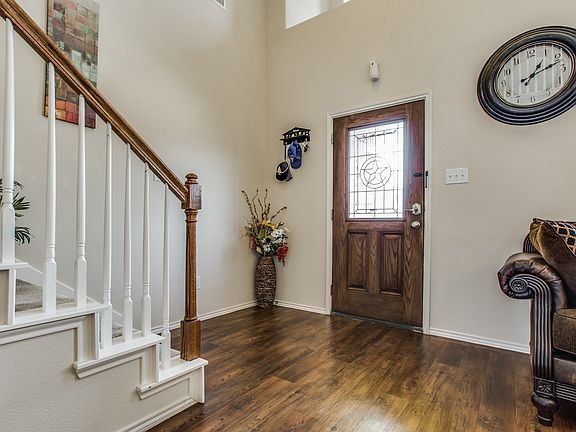 3rd image of 1005 Prairie Heights Dr