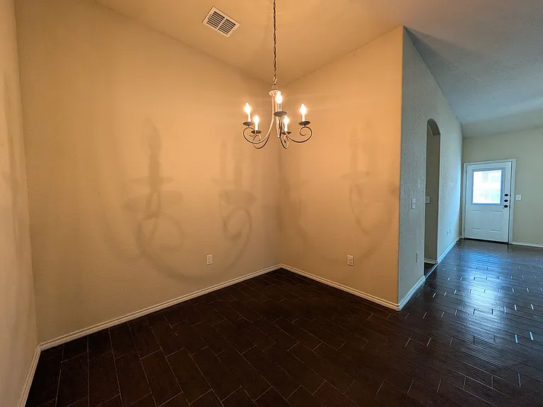660 Creekside Cir — Photo 17