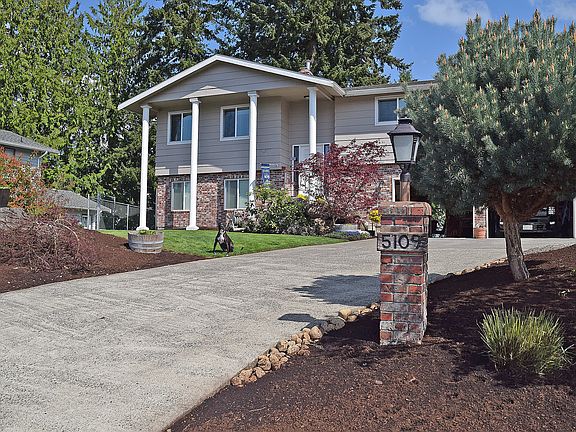 Lake Tapps view home!