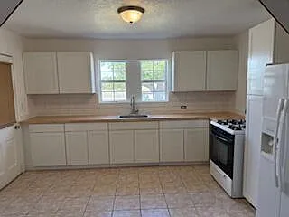 4 bed, 2.0 bath, 1900 sqft, $2,000 — Photo 4