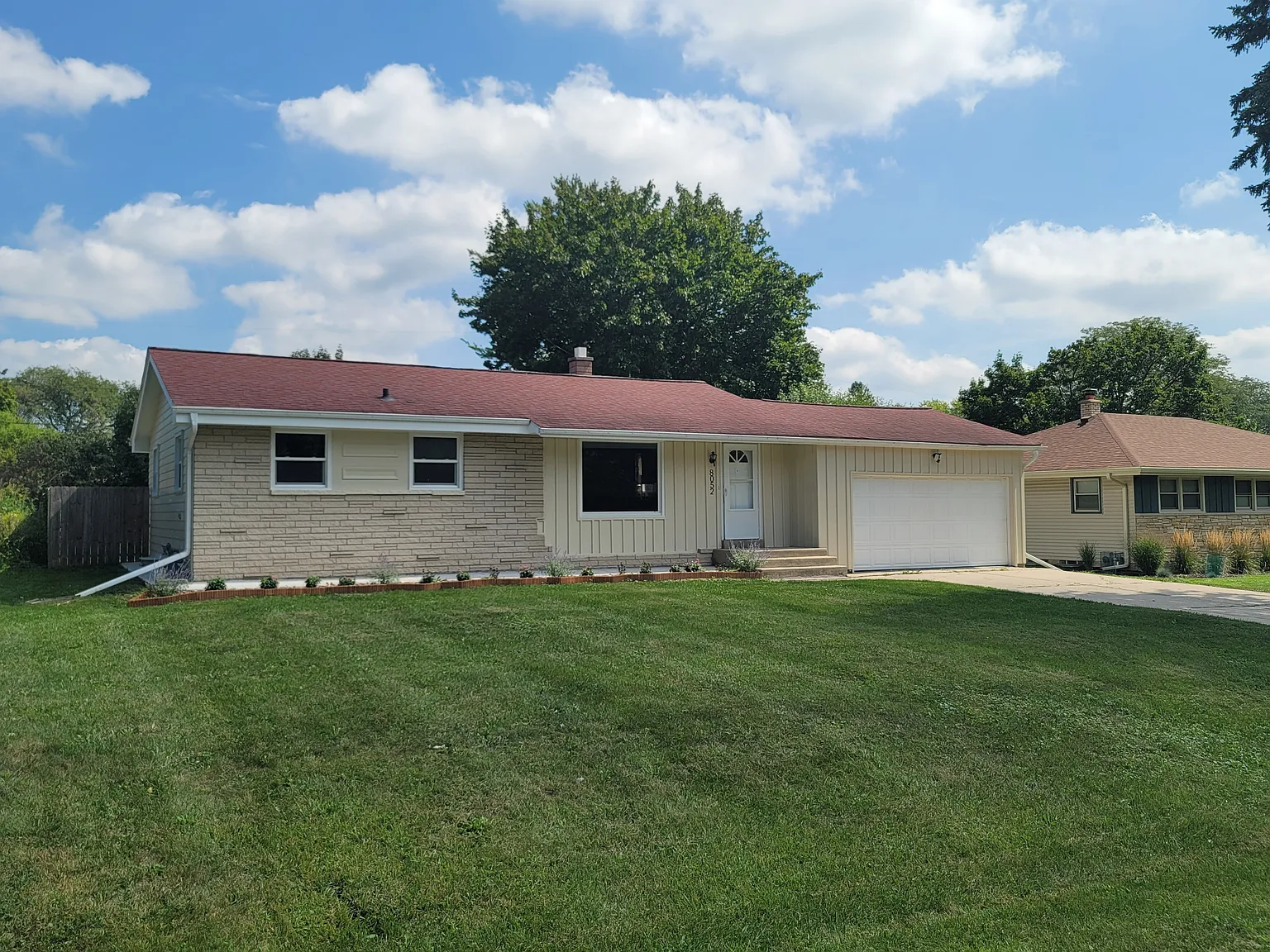 3 bed, 1.5 bath, 1669 sqft, $1,915 — Photo 2