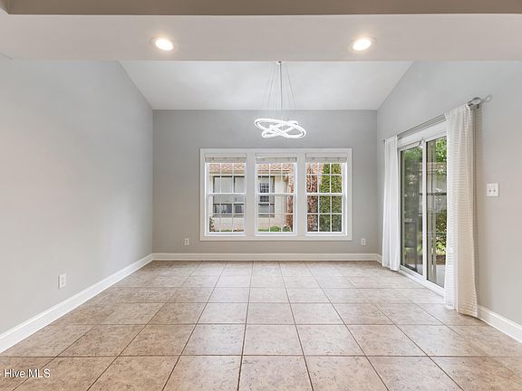 4th image of 1008 Mill Run Road