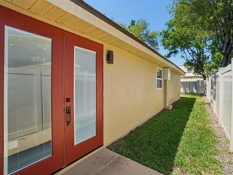 3123 W La Salle St — Photo 34