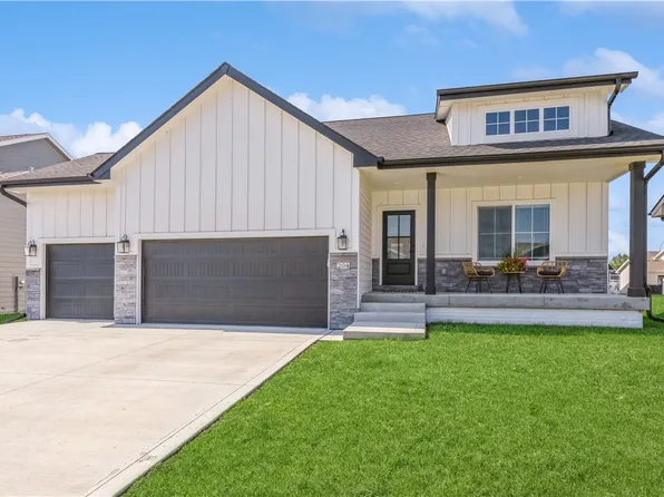 204 NE 22nd Cir, Grimes, IA 50111