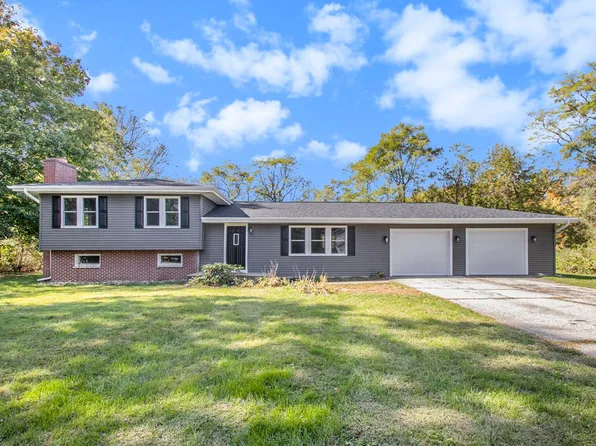 19 Shore Manor Dr, Bristol, IN 46507