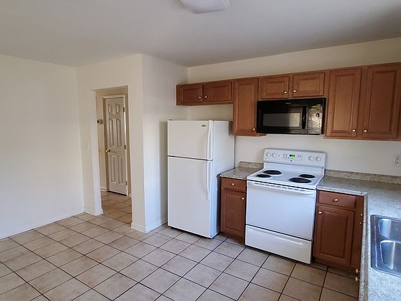 2nd image of 411 Tipperary Dr