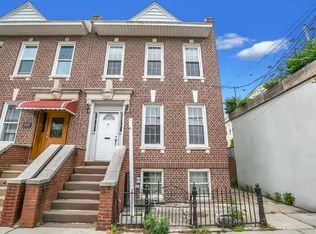 6071 Woodbine St, Ridgewood, NY 11385