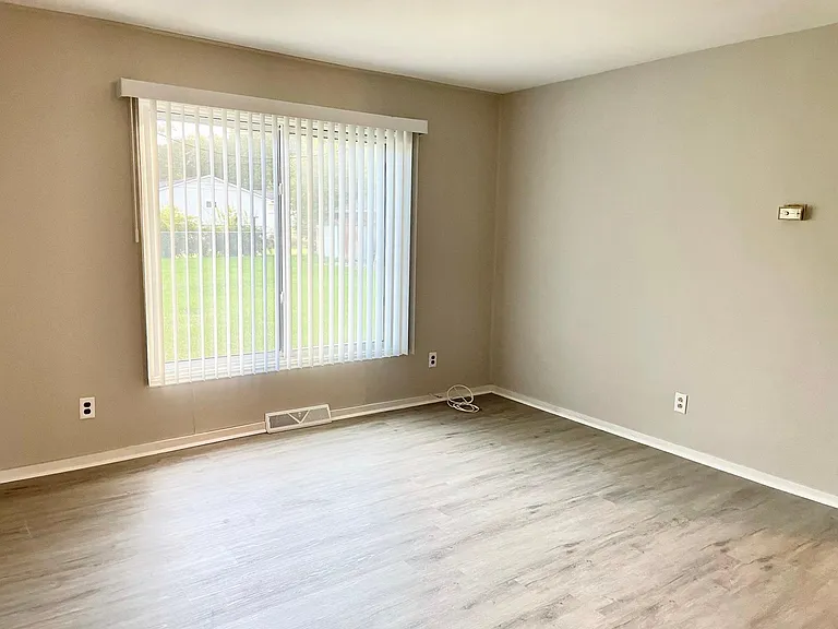 36155 Theresa St #36155 — Photo 21