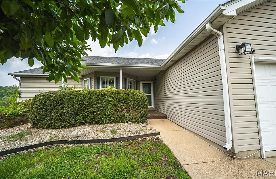 1st image of 105 Heather Ct