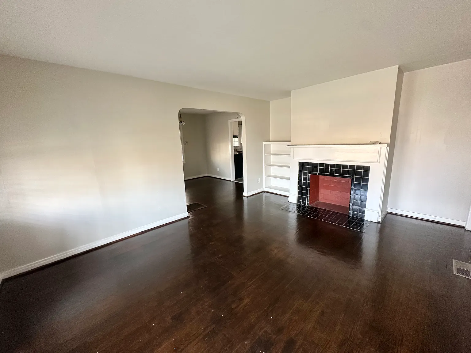 3 bed, 1070 sqft, $1,000 — Photo 3