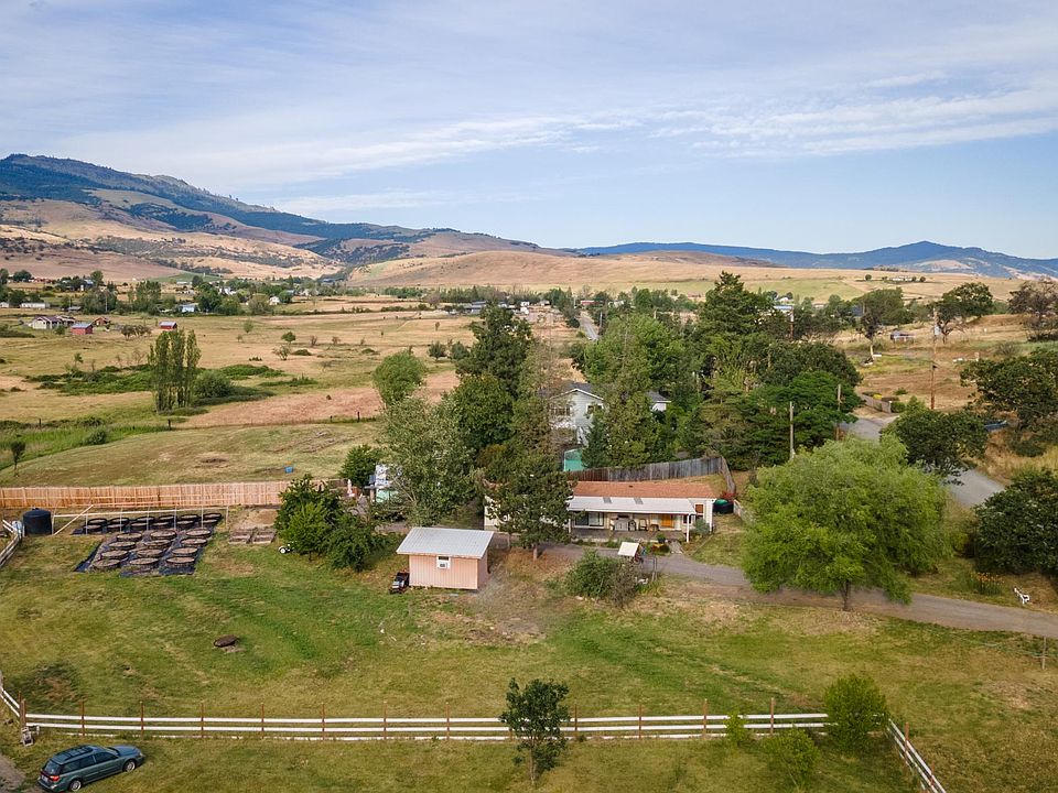 Nearly an acre of possibilities!