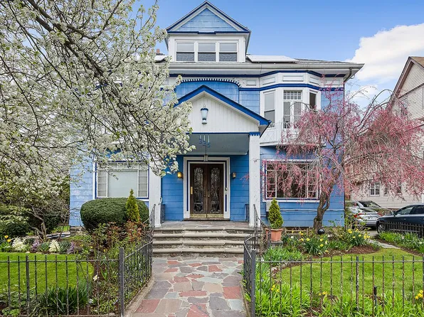 335 E 17th St, Brooklyn, NY 11226