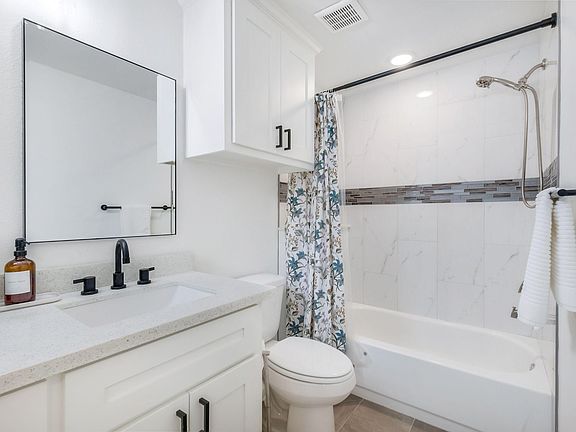 Hallway bath shower for 3 members to share