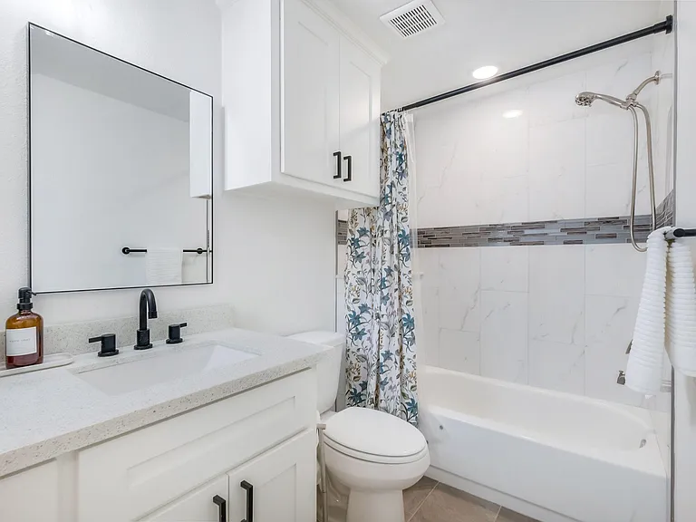 Hallway bath shower for 3 members to share
