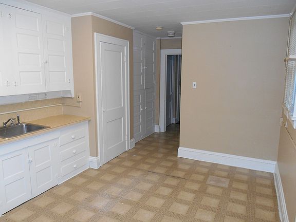 Pictures prior to current tenant