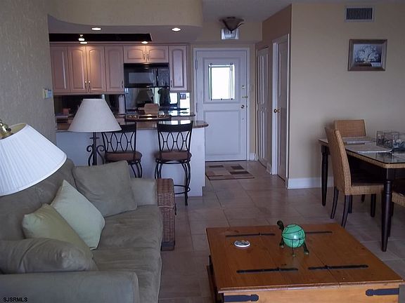 5th image of 921 Park Pl APT 407