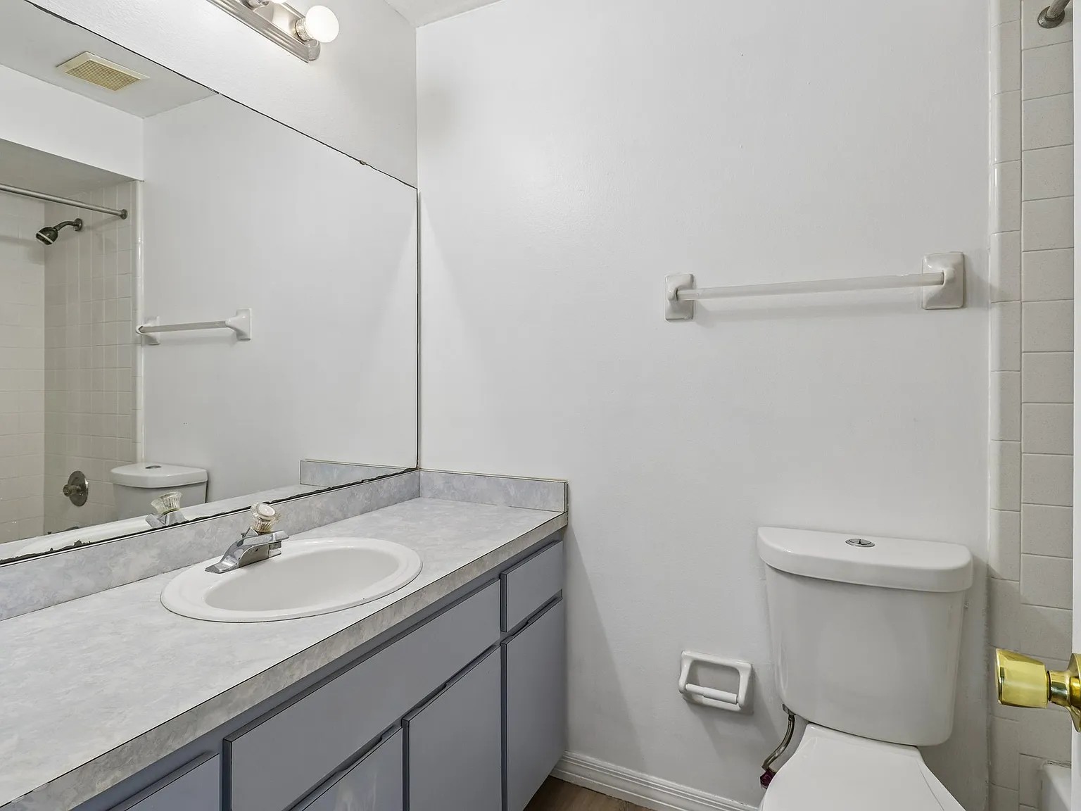 2 bed, 949 sqft, $1,599 — Photo 4