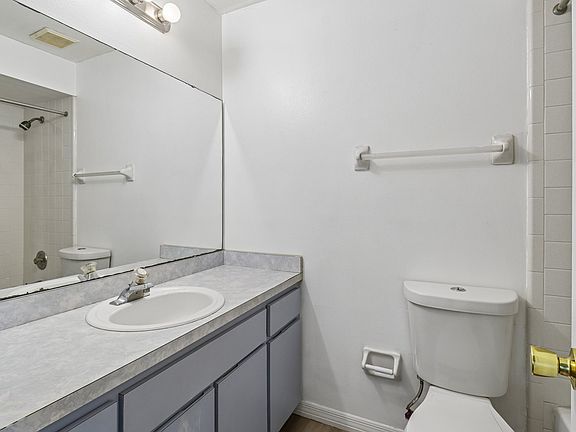 4th image of 386 Cocoa Ct