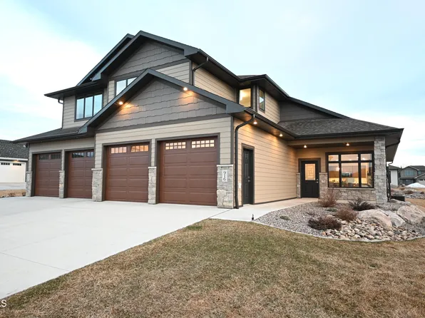 916 Collective Ln, Bismarck, ND 58503