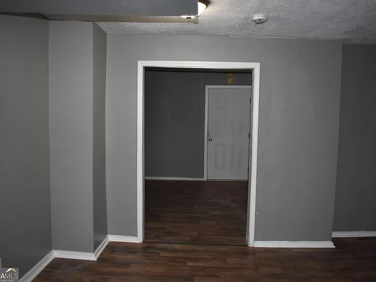 382 Cowan St — Photo 4