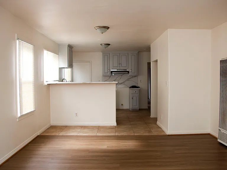 1444 W 88th Pl — Photo 2