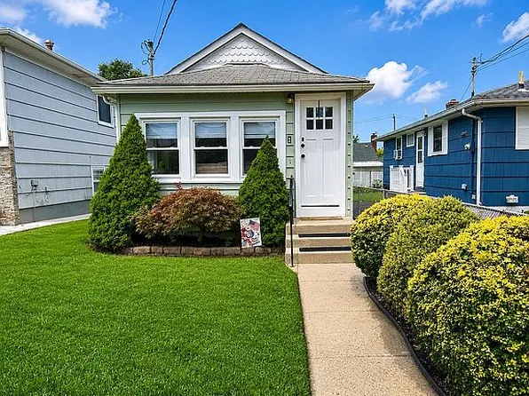 422 Crystal Ave, Staten Island, NY 10314