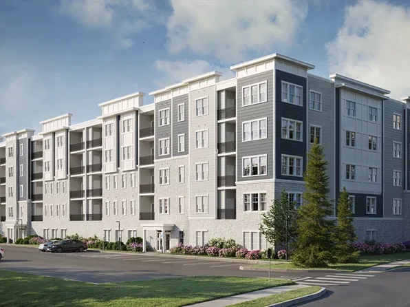 141 E Point Dr #411, Rumford, RI 02916
