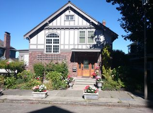 2324 Shoreland Dr S, Seattle, WA 98144