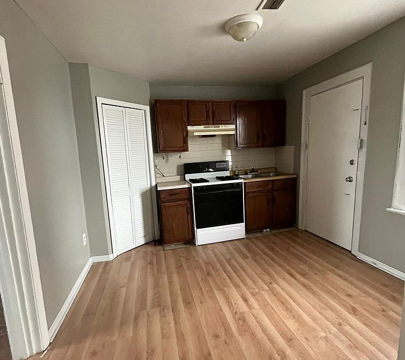 1st image of 4927 Magoun Ave Unit 2-F