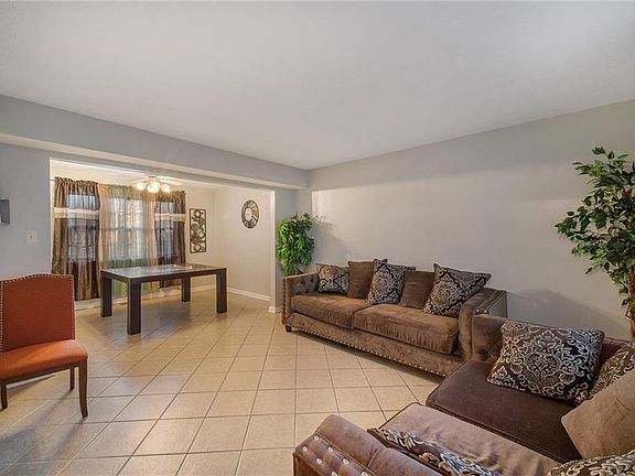 4th image of 8048 Pebble Creek Ct