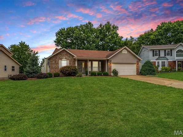 1009 Remington Oaks Ct, Fenton, MO 63026