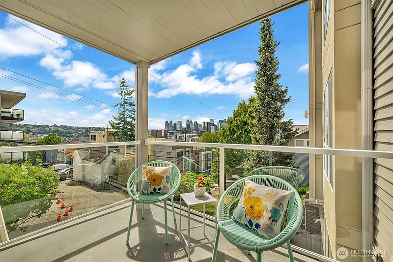 2nd image of 1011 5th Avenue N #201