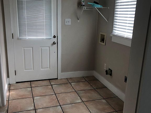 4th image of 639 Weyer St