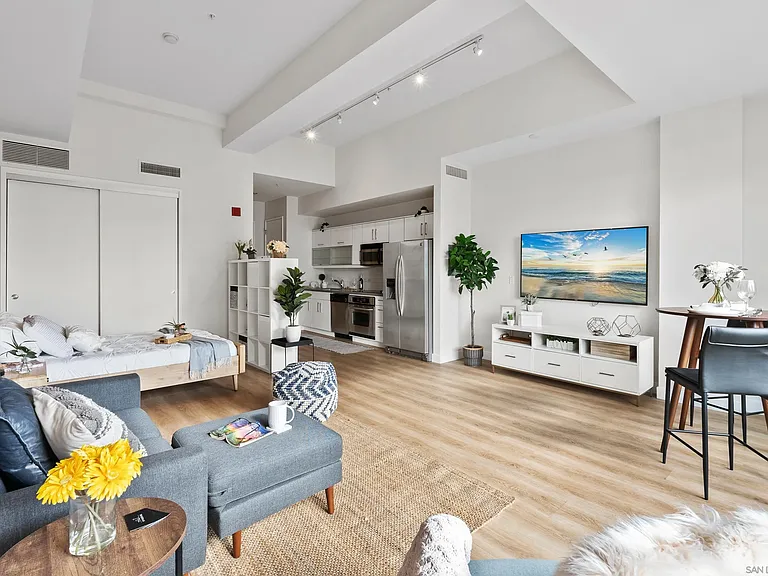 350 W Ash St #1006 — Photo 32