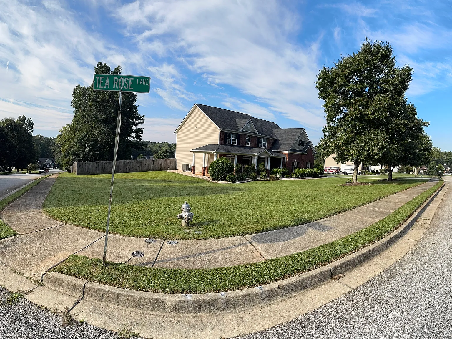 5 bed, 3176 sqft, $3,200 — Photo 4